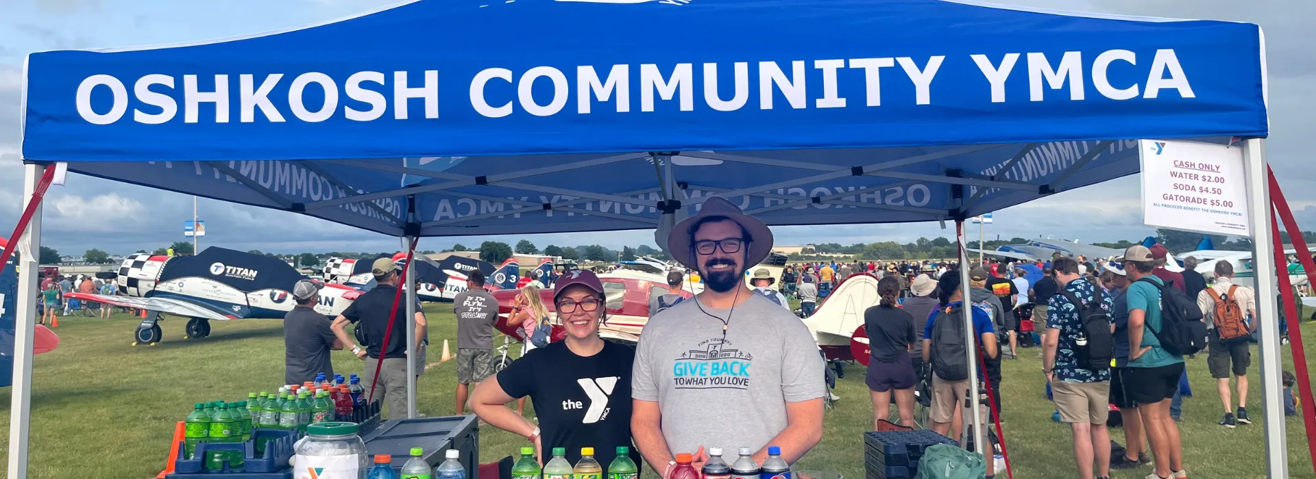 A couple volunteering at EAA.
